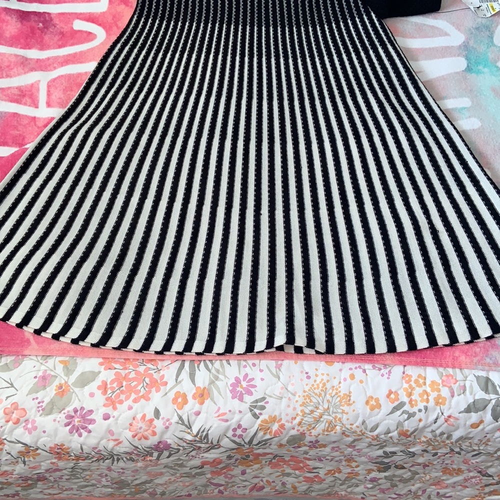 Dress - Picture 4 of 5